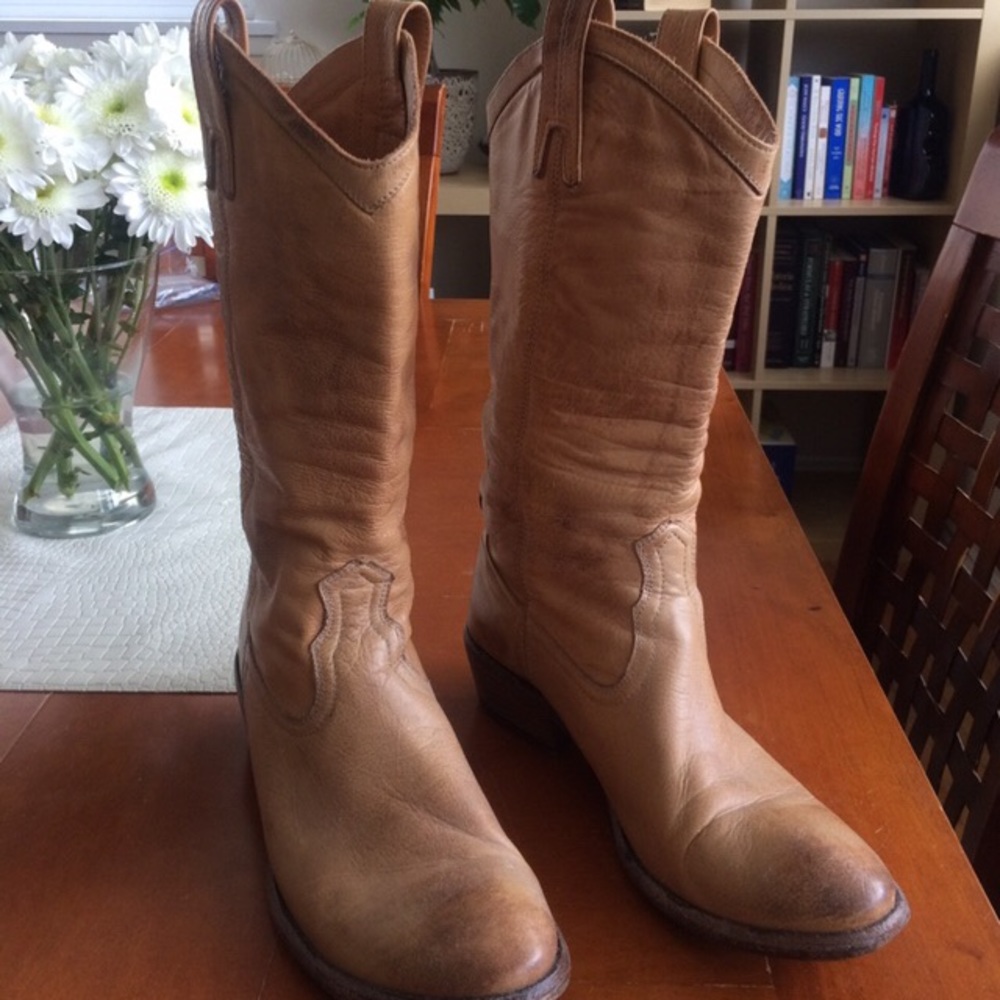Frye Carson Boots size 8.5